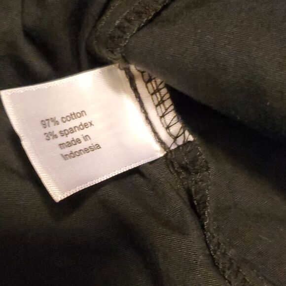 Lane Bryant wpmens 26/28 black cold shoulder blouse - Picture 6 of 8